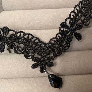 (NEW!) Victorian era black choker necklace